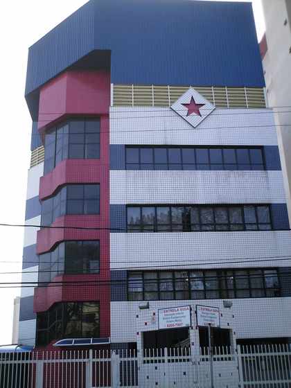 Fachada da Escola Estrela Guia na Rua Porto Xavier, Vila Carmosina, Itaquera